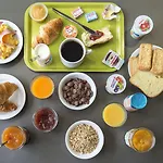 B&B Hotel Clermont-Ferrand Le Brezet Aeroport Hotel