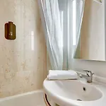 Hotel B&B Hotel Clermont-Ferrand Le Brezet Aeroport Clermont-Ferrand