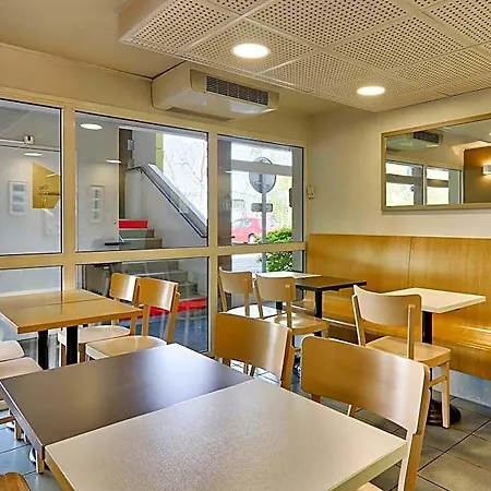 Hotel B&B Hotel Clermont-Ferrand Le Brezet Aeroport 2*