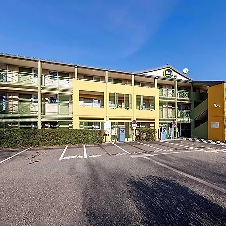 B&B Hotel Clermont-Ferrand Le Brezet Aeroport 2*