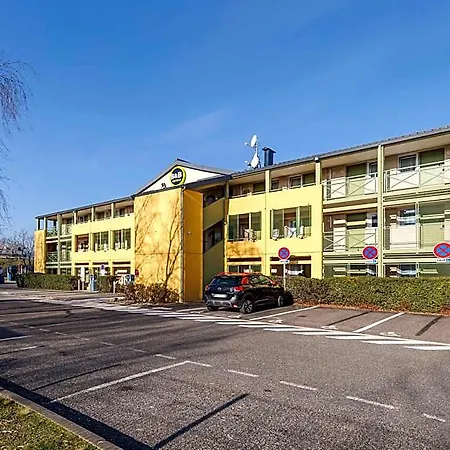 B&B Hotel Clermont-Ferrand Le Brezet Aeroport 2*