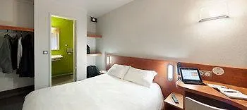 Le Brézet Aéroport Hotel