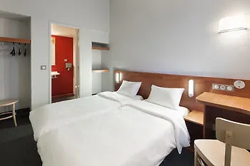 B&B Hotel Clermont-Ferrand Le Brezet Aeroport Hotell 2*