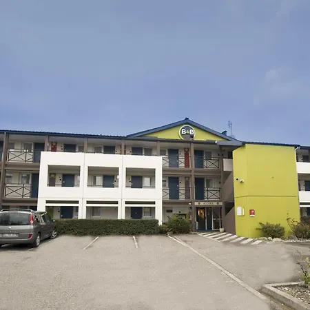 B&B Hotel Clermont-Ferrand Le Brezet Aeroport 2*